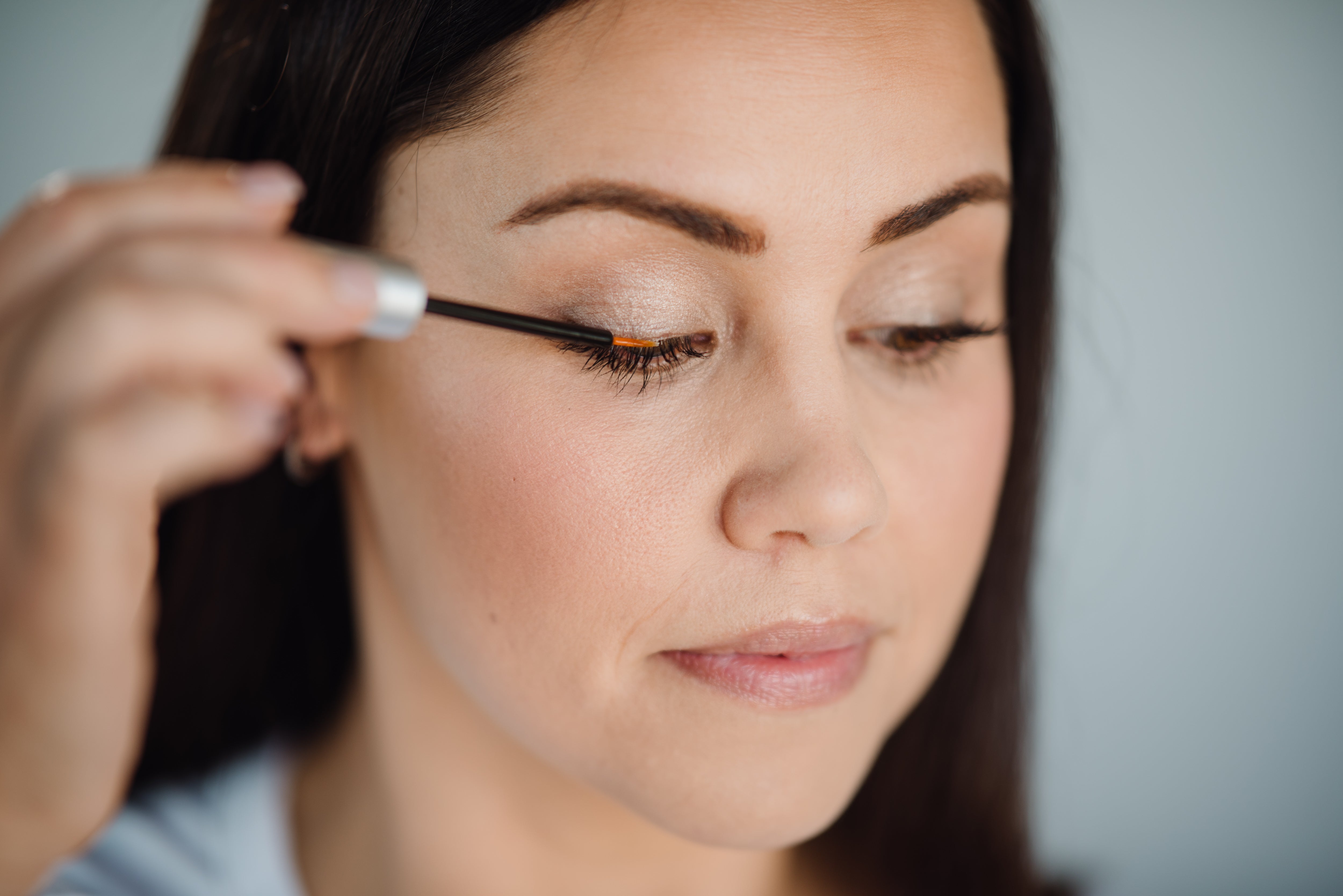 How to Put on Eyelash Serums for Healthier, Fuller Lashes